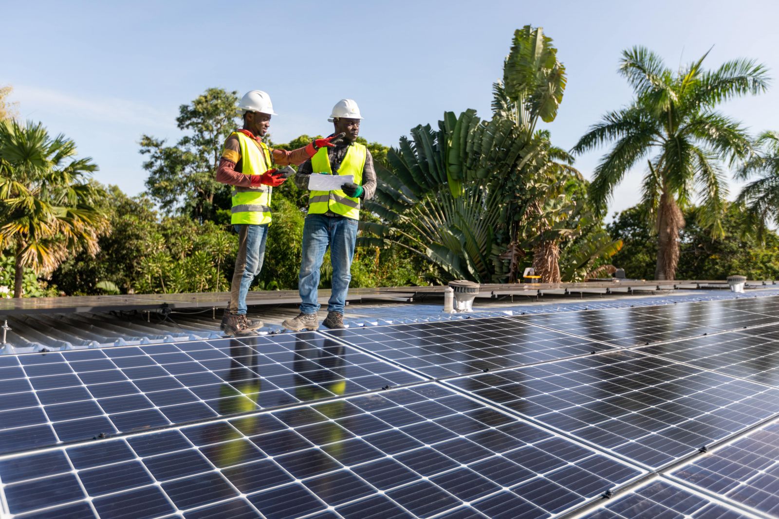 Klimaschützende LED- und Solarprojekte für Unternehmen in Ghana