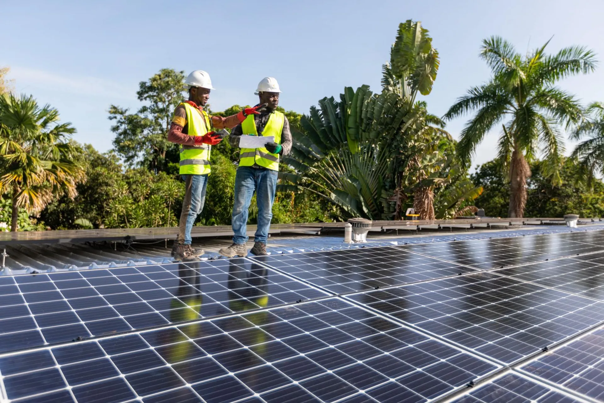 Klimaschützende LED- und Solarprojekte für Unternehmen in Ghana