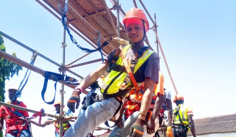 Mobilfunkmasten und solare Infrastruktur für Ghana